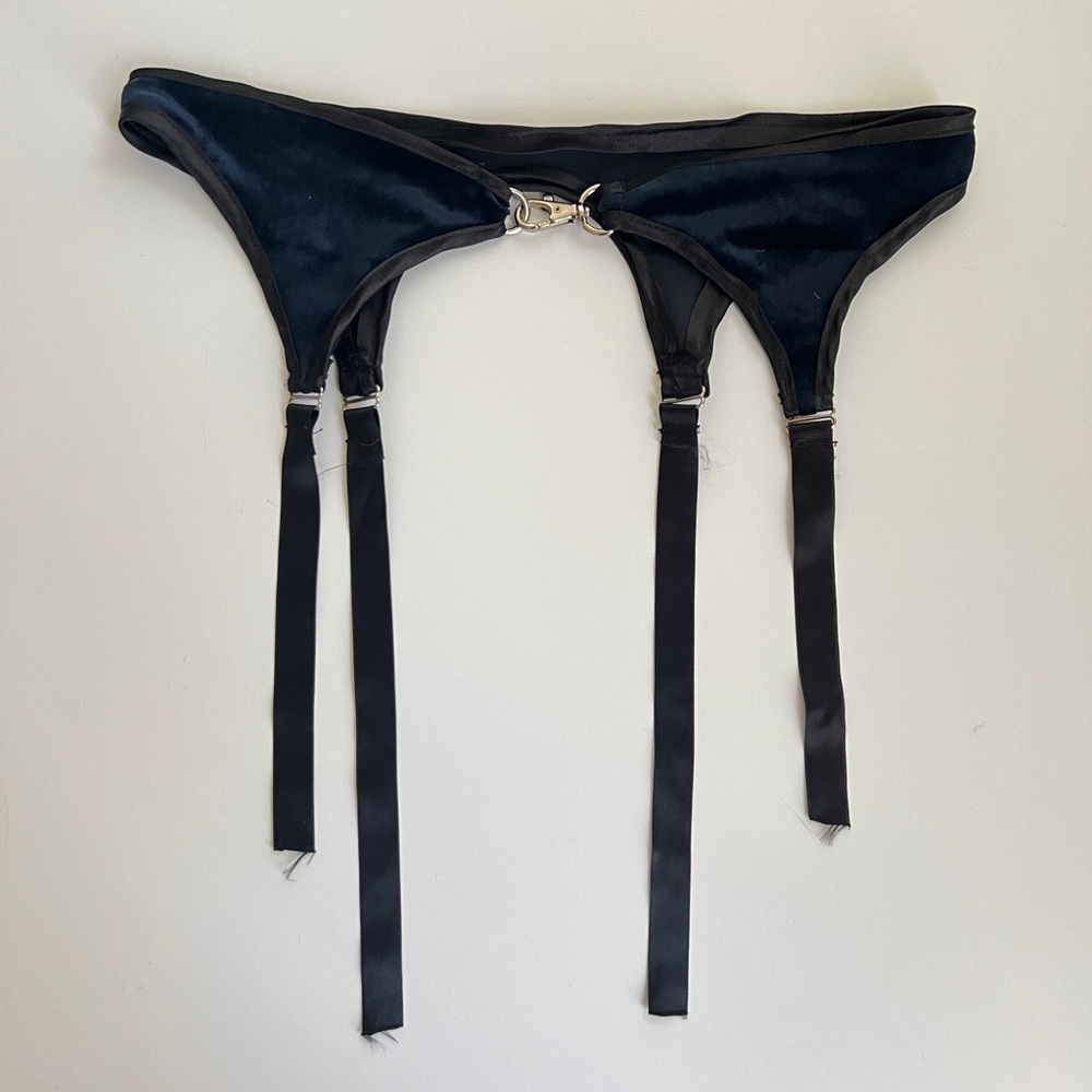 Velvet Lingerie Garter